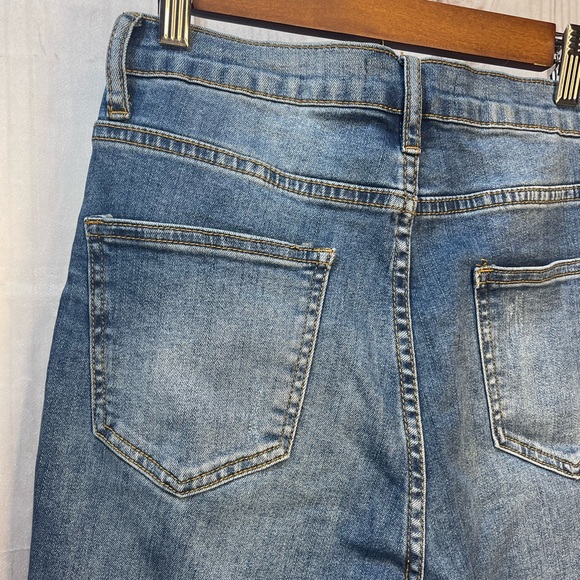 AKIRA Women’s Destressed High Waisted Skinny Jeans - Picture 3 of 6